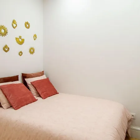 Apartment Riverside Cozy By Lovelystay
